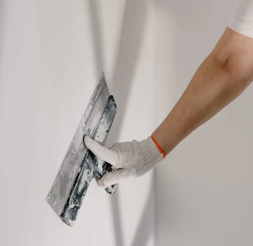 Рука в перчатке